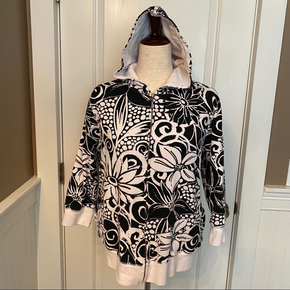 CHICO’S ZENERGY TOP HOODIE BLACK WHITE FLORAL ZIPPER POCKETS Size 2 L